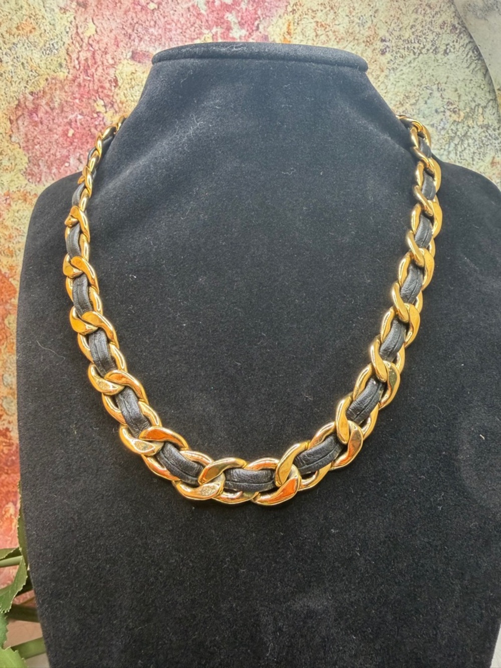 RARE Juicy Couture black and gold necklace - Picture 6 of 7
